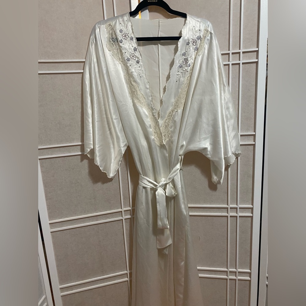 Vintage 1980s 80s white silk floral robe L